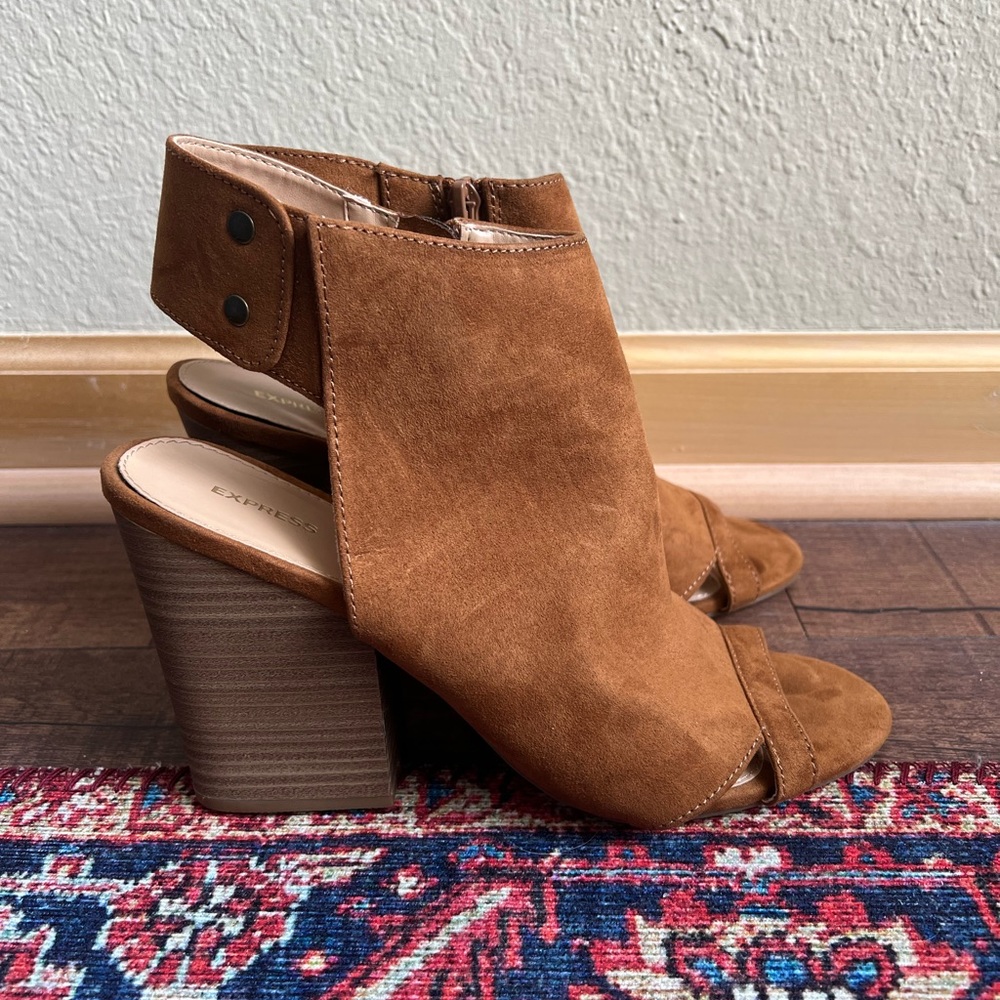 Women’s Express Heels